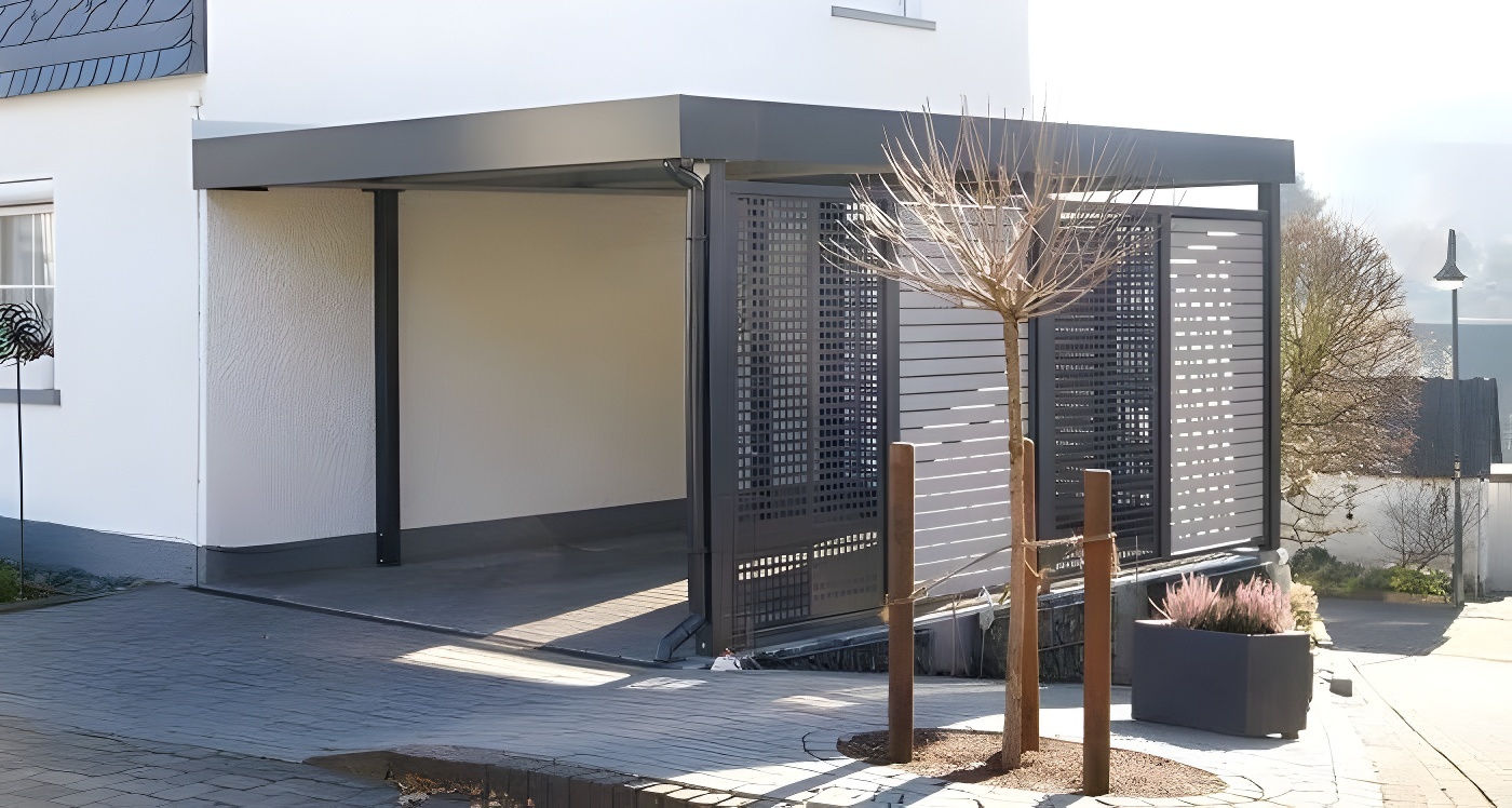 Современный автонавес с крышей из поликарбоната Современный автонавес с крышей из поликарбоната